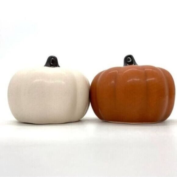 Pumpkin Salt and Pepper Shaker Set New - Picture 2 of 8